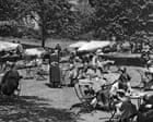 Alfresco dining in 1920s Europe – archive, 1925
